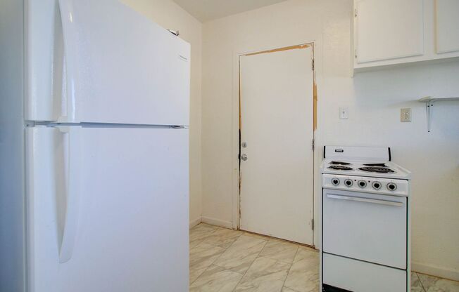 2 beds, 1 bath, $1,200, Unit UNIT 22