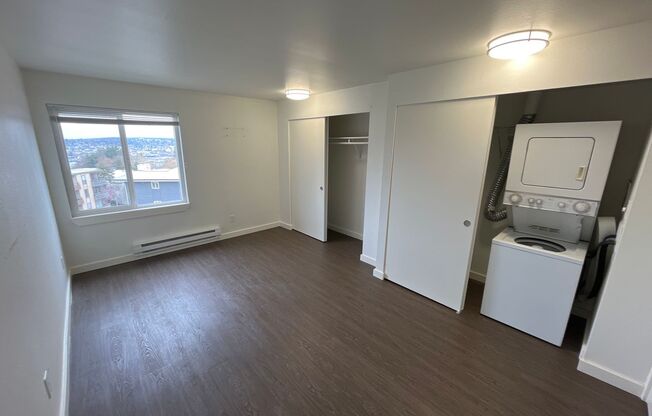 1 bed, 1 bath, 736 sqft, $1,995, Unit 3539 - 211