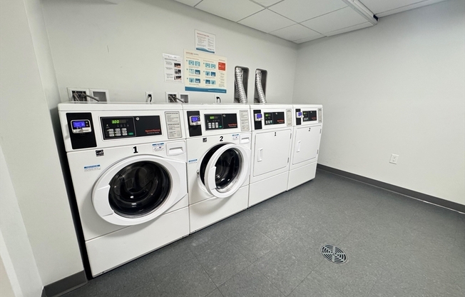 2 beds, 2 baths, 922 sqft, $3,400, Unit 204