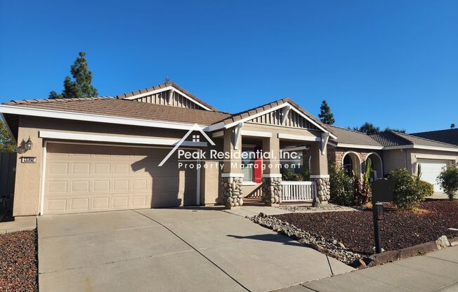 Wonderful 3bd/2ba Elk Grove Home with 2 Car Garage