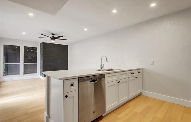 909 Reinli St