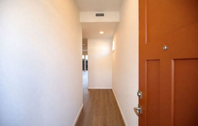 BEAUTIFUL LIKE NEW End Unit Prairie Townhome for Lease - 11424 NE 127th Ct