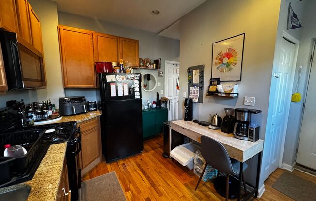 1 bed, 1 bath, $1,300, Unit 4720 #1W