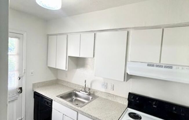 Studio, 1 bath, 411 sqft, $1,095, Unit OPA-106