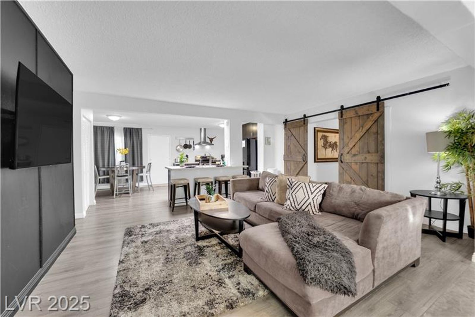 A Must See!! 5 bedroom 3.5 Bathroom home in Paradise