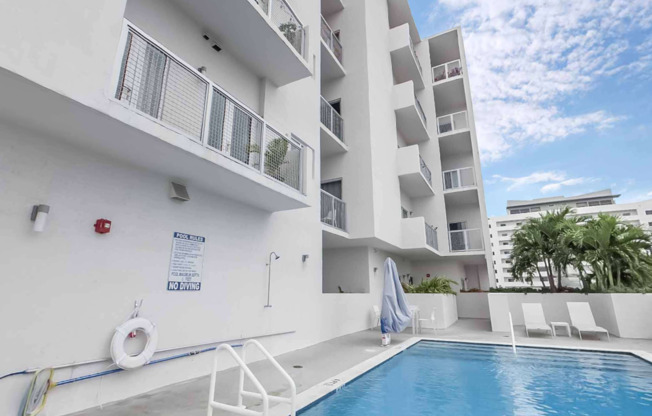 1 bed, 2 baths, 770 sqft, $2,400, Unit 402