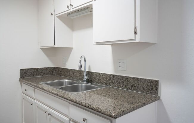 1 bed, 1 bath, 650 sqft, $1,795, Unit C05