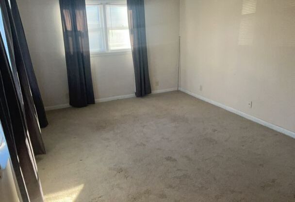 2 beds, 1 bath, $1,095