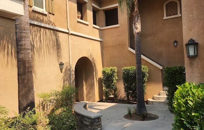 2 beds, 1 bath, $2,200