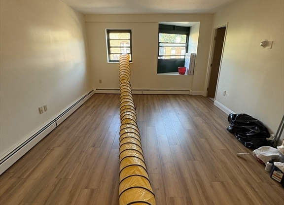 3 beds, 2 baths, 1,198 sqft, $4,400, Unit 34