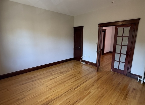 21 WOODMAN ST
