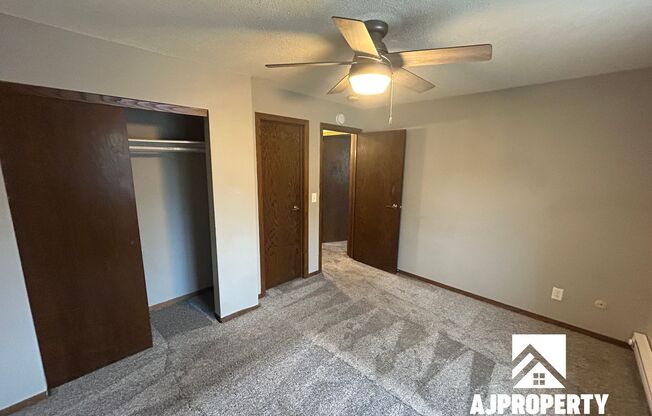 2 beds, 1 bath, 875 sqft, $950, Unit 2109 S Cleveland Ave Sioux Falls, SD Unit 2