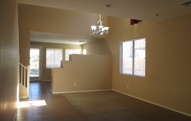 Beautiful Gilbert Home w/2 Master Bedrooms - Gated Community On Golf Course