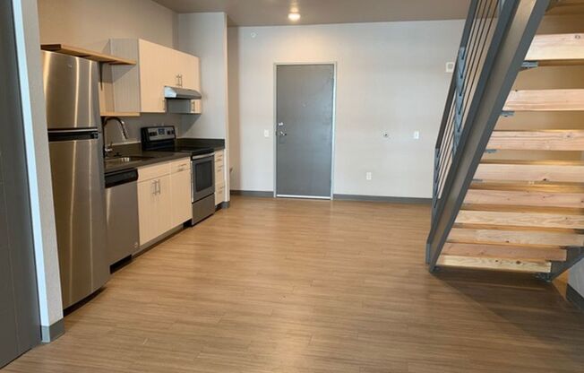 1 bed, 1.5 baths, 1,321 sqft, $1,650, Unit 305