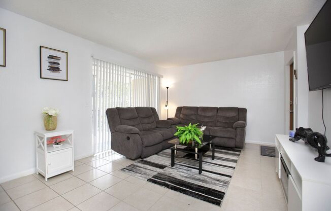 2 beds, 2 baths, 1,295 sqft, $1,395, Unit H-912