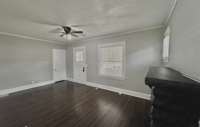 Recently Renovated 3BD/2BA House in KCMO