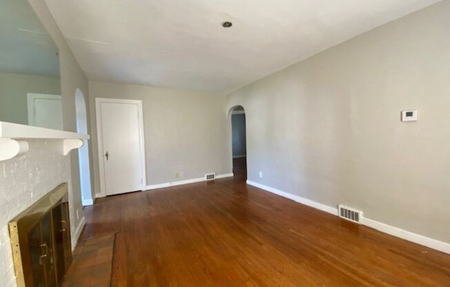 Welcome to this charming two bedroom, one bath home located in Dayton, OH*