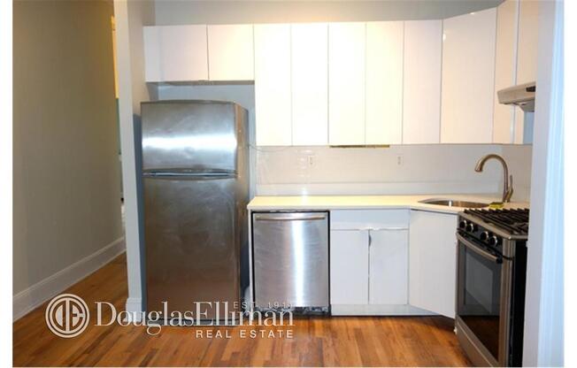 4 beds, 1 bath, 1,100 sqft, $4,950, Unit 2