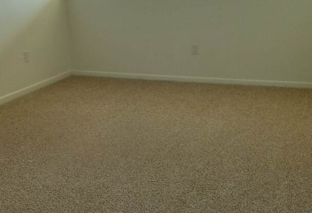 2 beds, 1 bath, 850 sqft, $775, Unit Apt. 60
