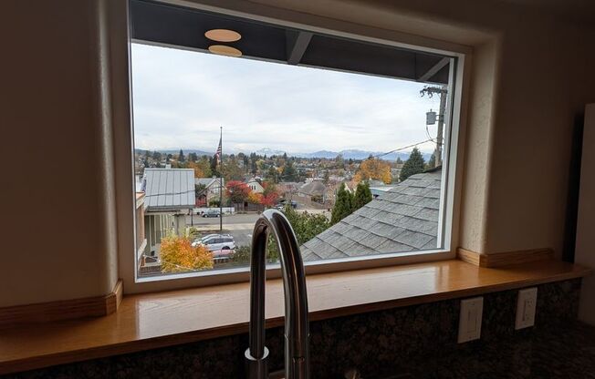 Easy Commute with Stunning Views!