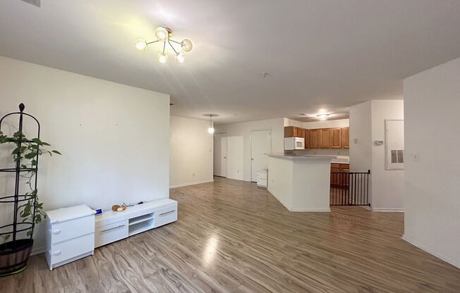 3 beds, 2 baths, $1,900, Unit Unit D
