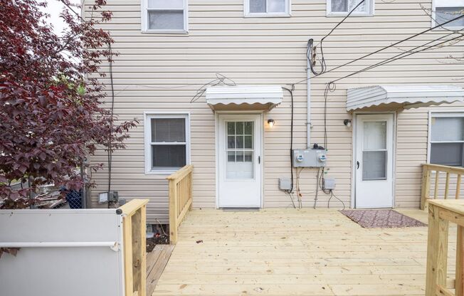 2818-2820 Vanderberg Ave