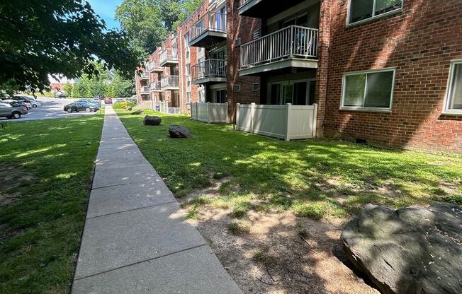 1 bed, 1 bath, $1,325, Unit B15