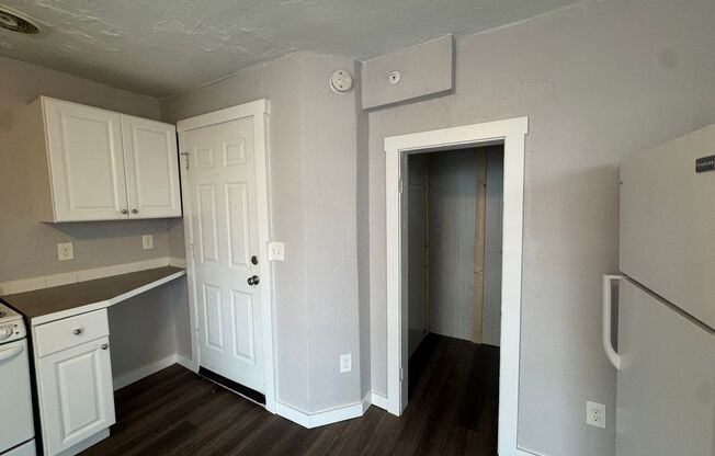 Studio, 1 bath, 600 sqft, $795, Unit 6