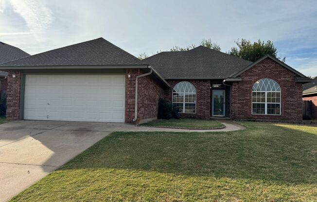 4 bed in Putnam City! New luxury plank flooring and new electric range!