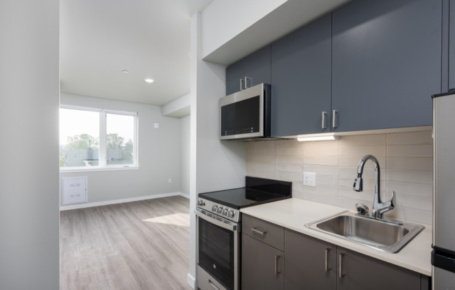 Studio, 1 bath, 287 sqft, $1,299, Unit Ellis 1909 Unit 209