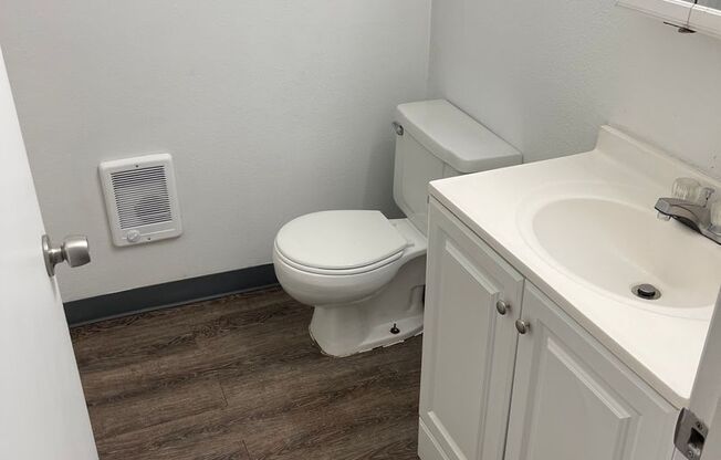 2 beds, 1 bath, 900 sqft, $1,295, Unit 29