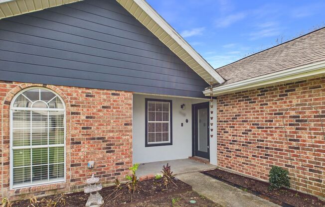 3 bed 2 bath home Available now!