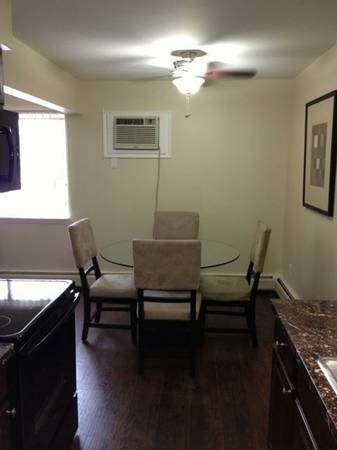 1 bed, 1 bath, 650 sqft, $995, Unit Valley Drive