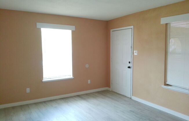 3617 Crestbrook Ct Unit 1 - 2/Bed 1.5/Bath - $1300/month