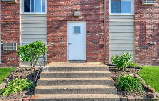 Lucia Lane Apts