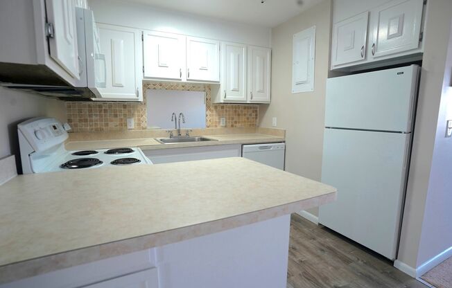 2 beds, 1 bath, 1,050 sqft, $2,600, Unit 62-4