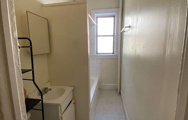 1 bed, 1 bath, $1,600