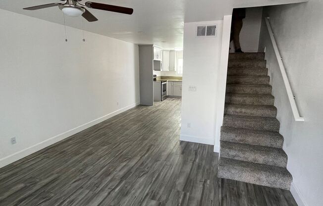 Beautiful appartment, 2/1.5 with AC  & Private Patio. THIS IS THE PLACE YOU WANT TO CALL HOME!