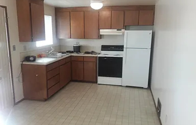 Maple Leaf 1 BR / 1 BA