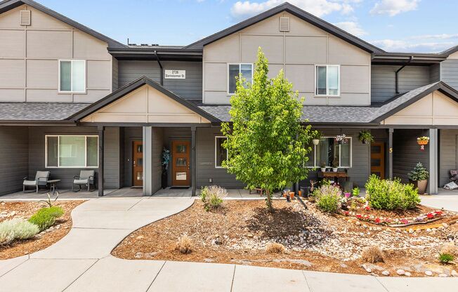 3 beds, 2.5 baths, $2,395, Unit UNIT 4