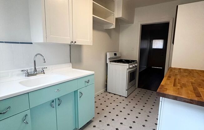 1 bed, 1 bath, $2,075, Unit 1223-G