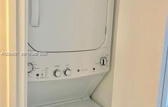 1 bed, 1 bath, $3,200, Unit # 2807