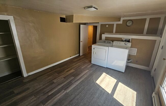 5 beds, 2 baths, $4,995, Unit Apt 1