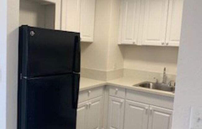 1 bed, 1 bath, 730 sqft, $1,450, Unit 13