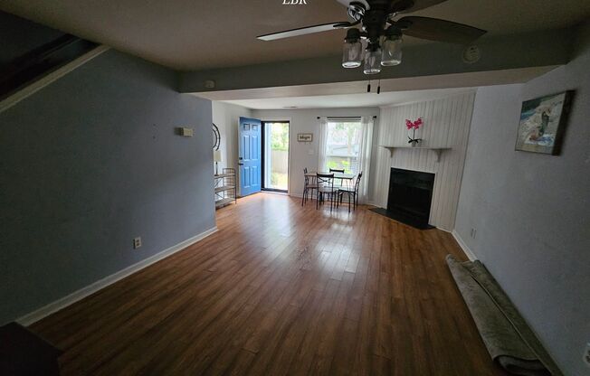 2 beds, 2 baths, $1,600, Unit B