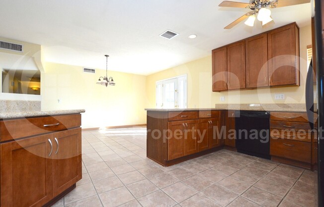 5019 E LAUREL LN