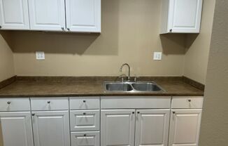 1 bed, 1 bath, $2,195, Unit B