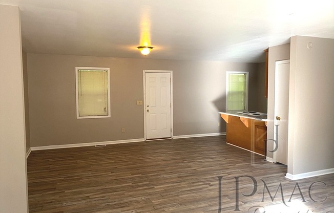 302 TAYLORS RD