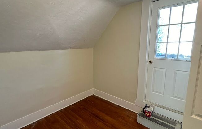 2bd/2ba single family - bonus room - balcony - garage