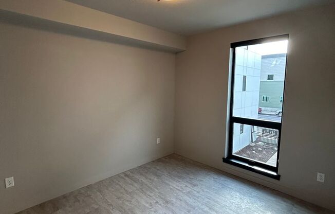 1 bed, 1 bath, 458 sqft, $1,375, Unit 215